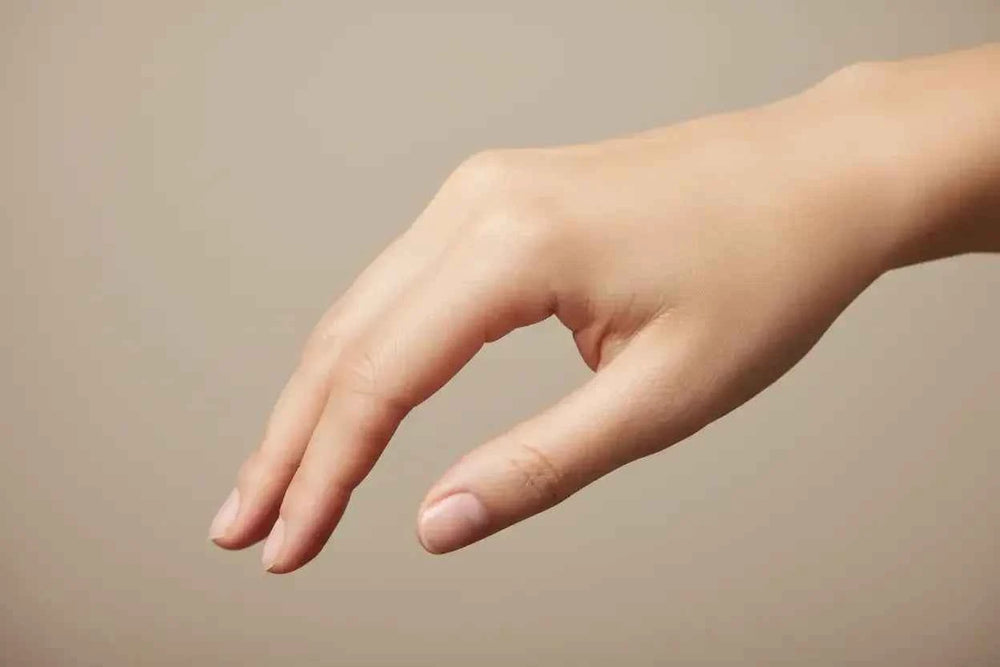 moisturized-hand - ELOTAK